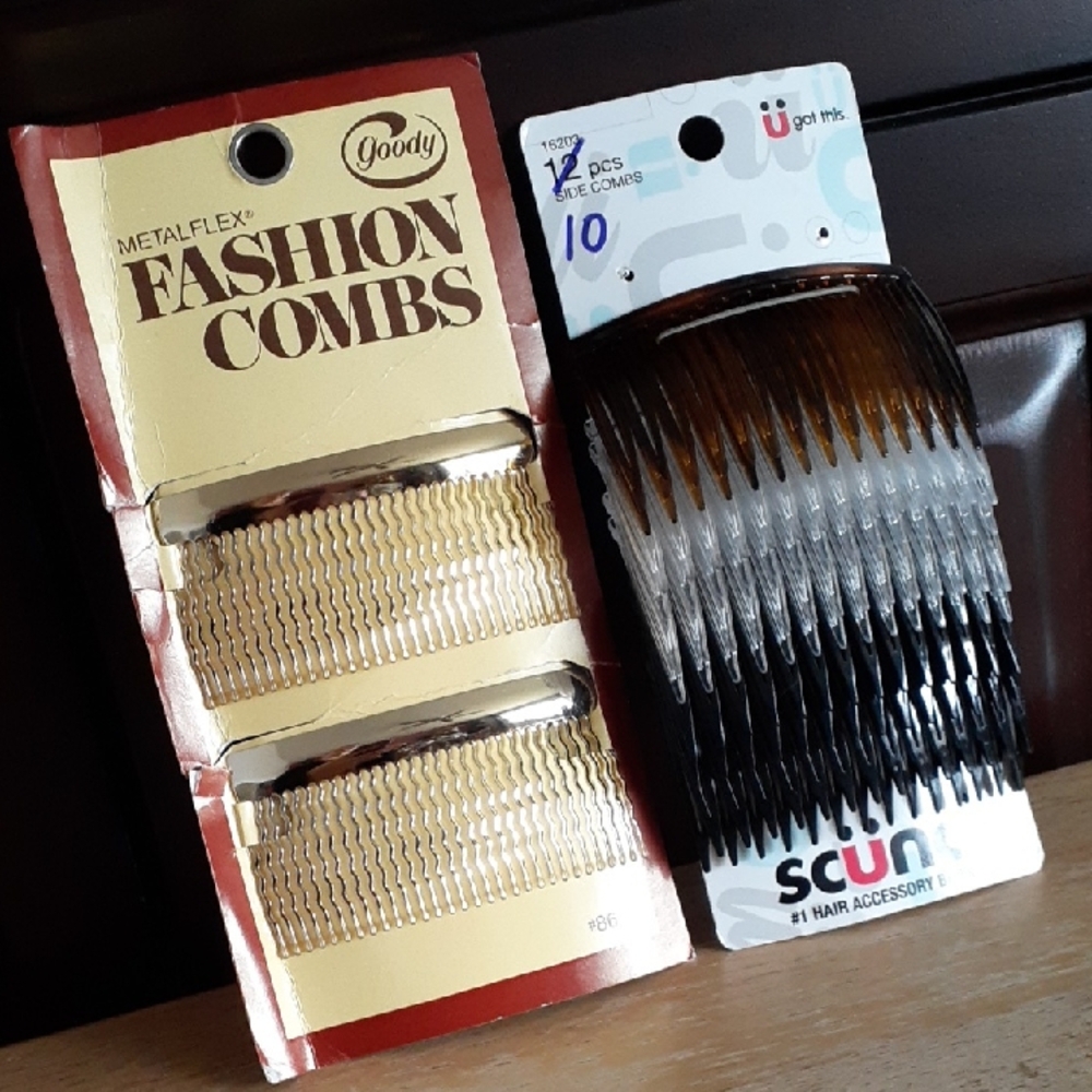 Bundle of 12 Hair Combs MM100